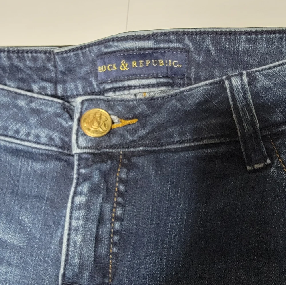 Rock & Republic Bootcut Jeans Rhinestone Wing Pockets Size 32